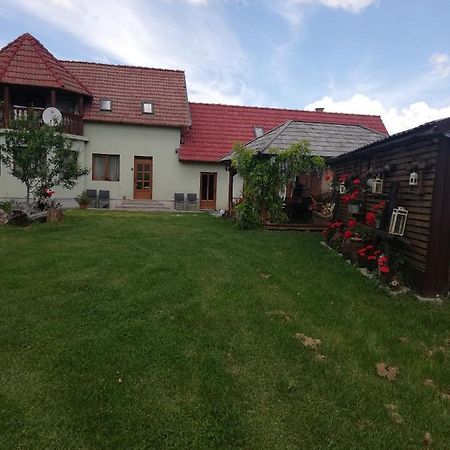 Imádó Vendégház Cernat Extérieur photo